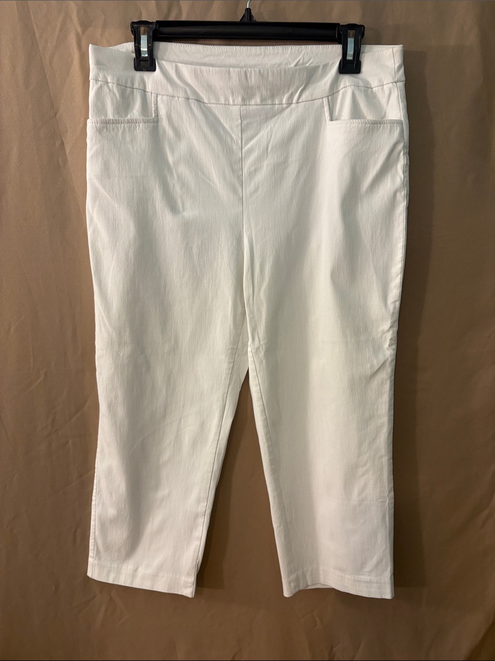 Chico's White Pull-On Capri Pants
